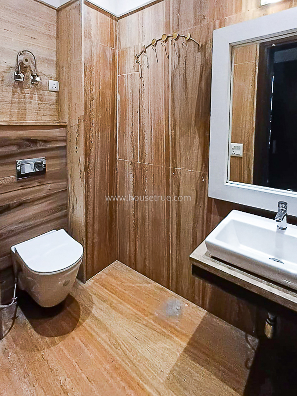 6 BHK Duplex For Rent in Pamposh Enclave