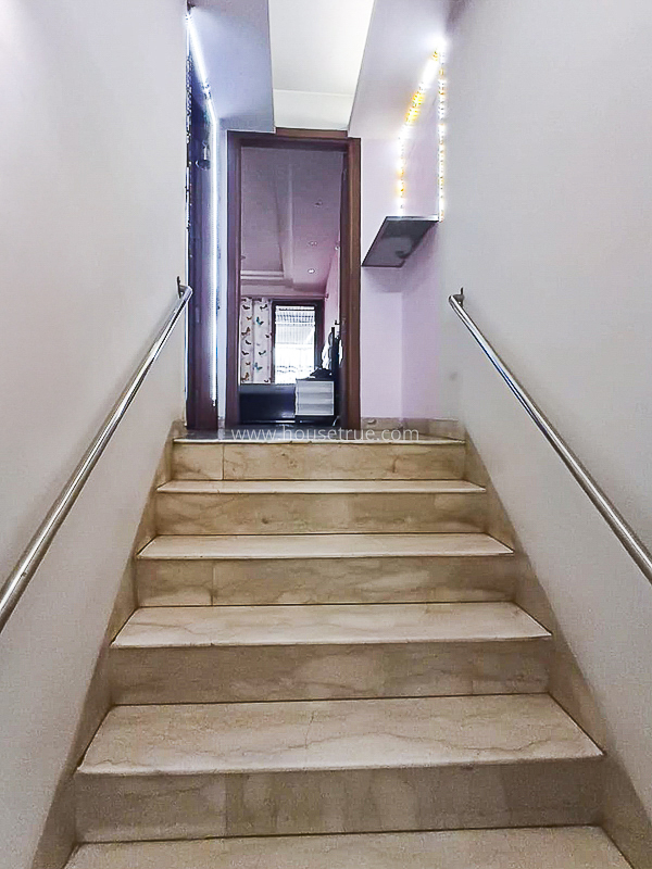 6 BHK Duplex For Rent in Pamposh Enclave