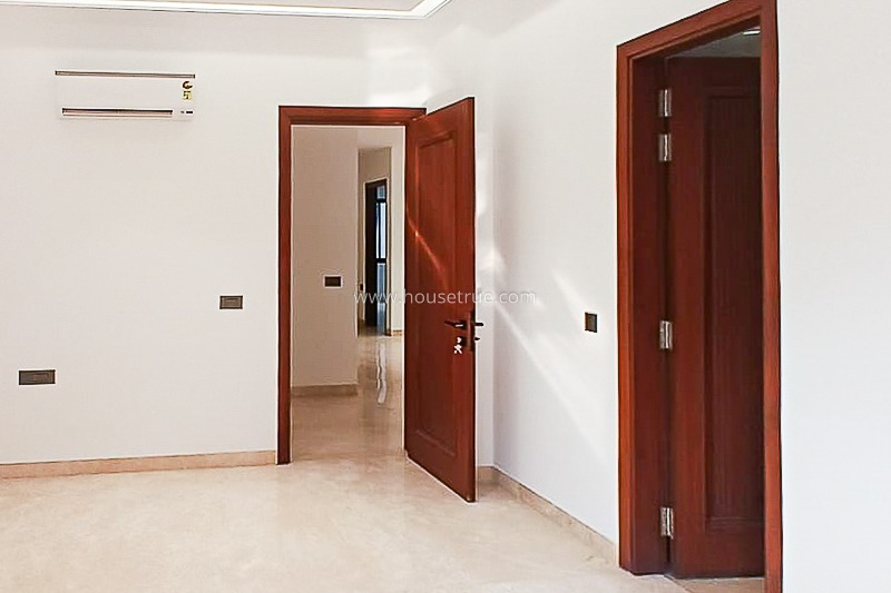 3 BHK Flat For Rent in Defence Colony