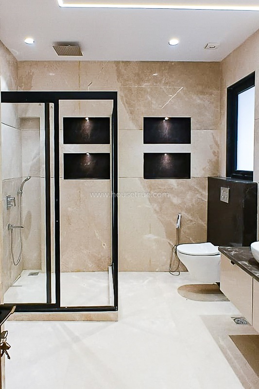 3 BHK Flat For Rent in Defence Colony