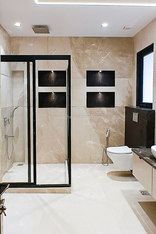 3 BHK Flat For Rent in Defence Colony