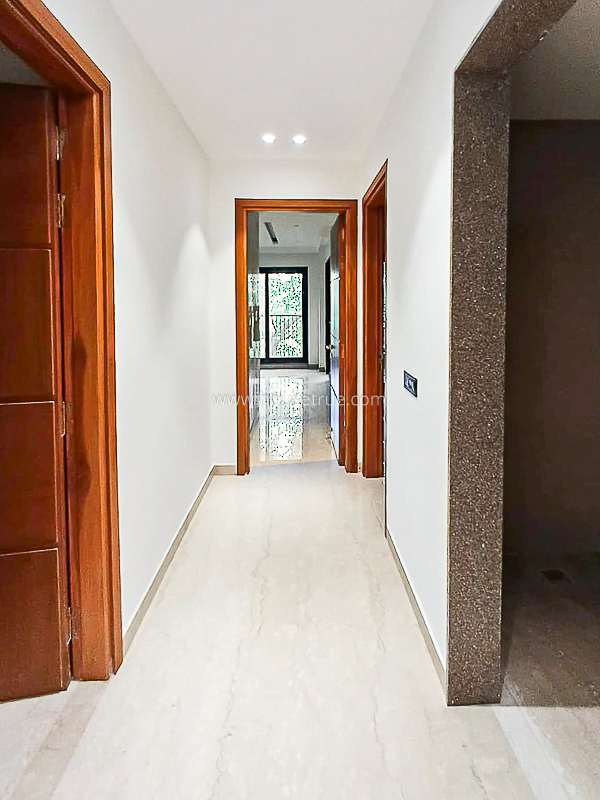 4 BHK Flat For Rent in Navjeevan Vihar