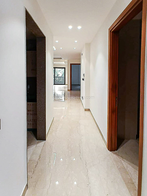 4 BHK Flat For Rent in Navjeevan Vihar