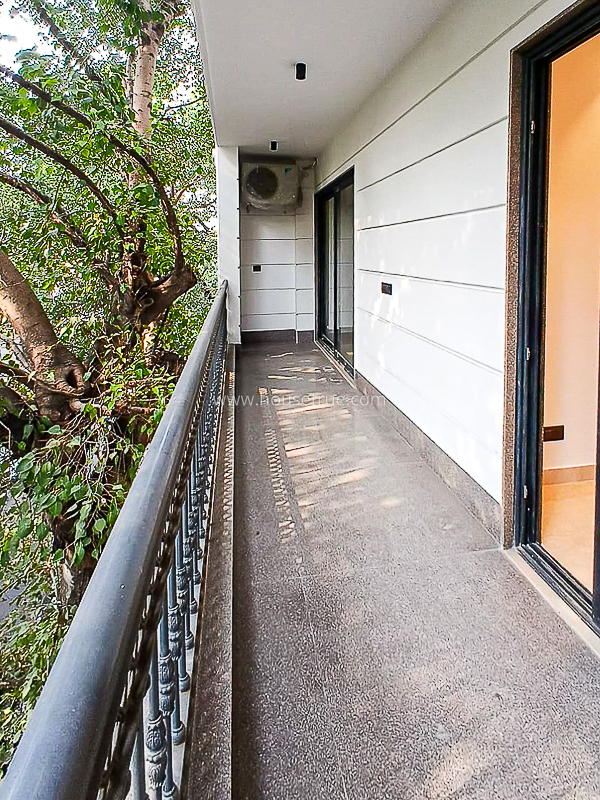 4 BHK Flat For Rent in Navjeevan Vihar