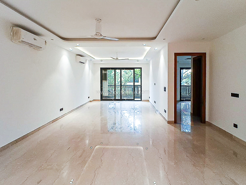4 BHK Flat For Rent in Navjeevan Vihar