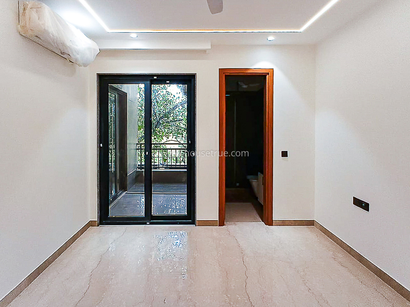 4 BHK Flat For Rent in Navjeevan Vihar