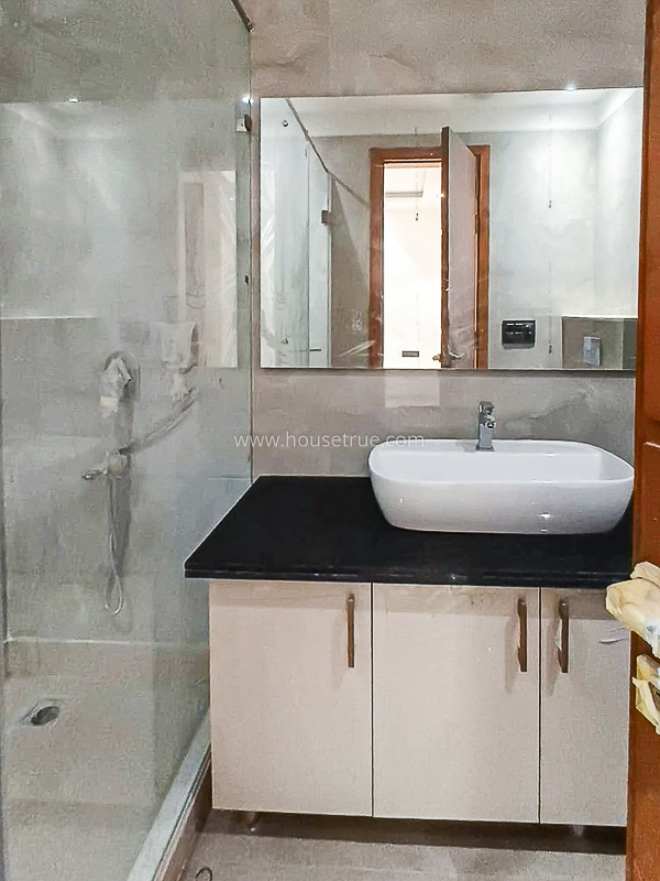 4 BHK Flat For Rent in Navjeevan Vihar