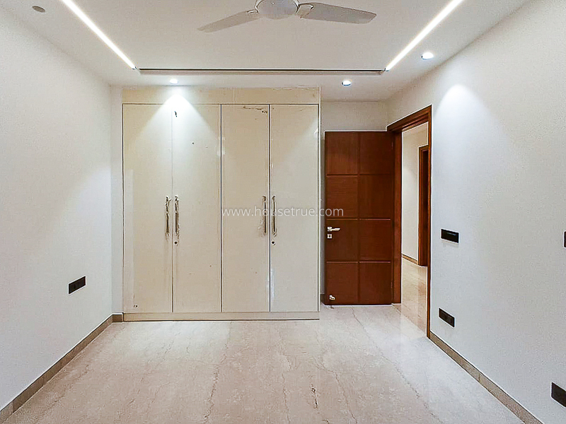 4 BHK Flat For Rent in Navjeevan Vihar