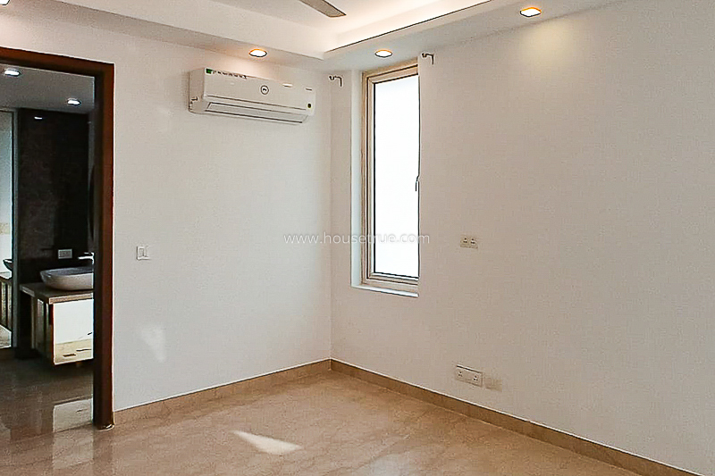 4 BHK Flat For Rent in Jangpura Extension