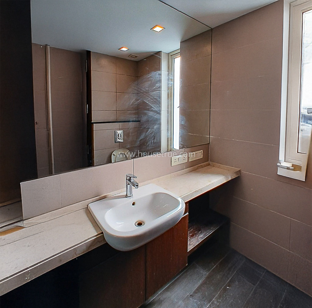 4 BHK Flat For Rent in Jangpura Extension