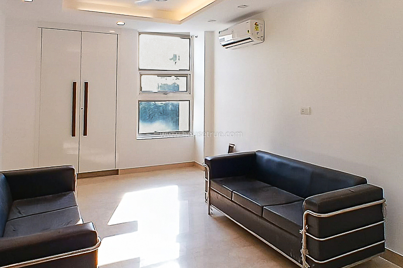 4 BHK Flat For Rent in Jangpura Extension