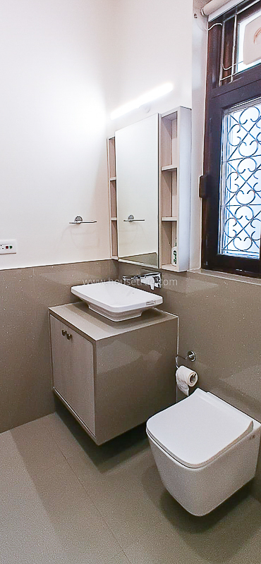 4 BHK Flat For Rent in Jangpura Extension