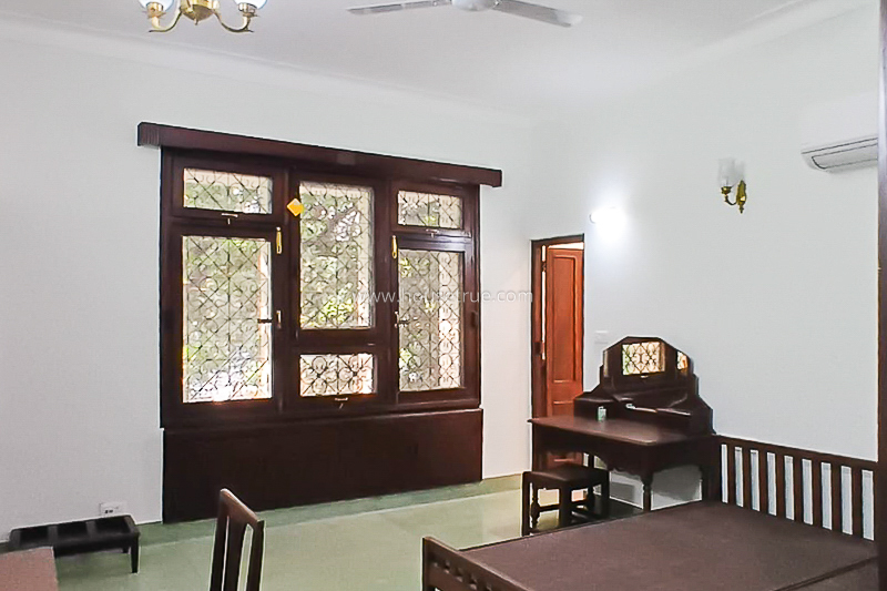 4 BHK Flat For Rent in Jangpura Extension