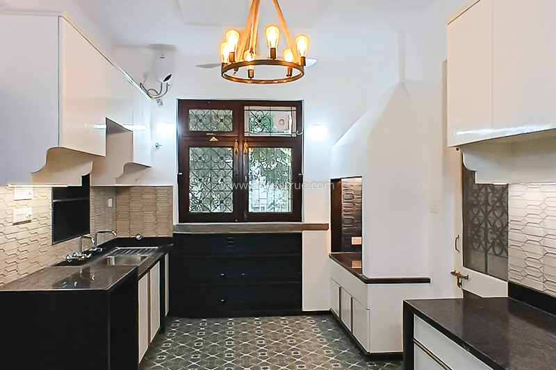 4 BHK Flat For Rent in Jangpura Extension