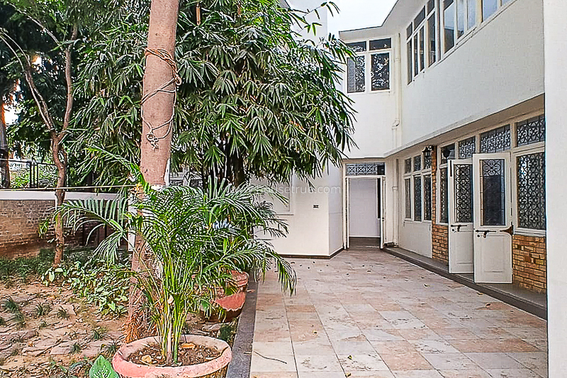 4 BHK Flat For Rent in Jangpura Extension