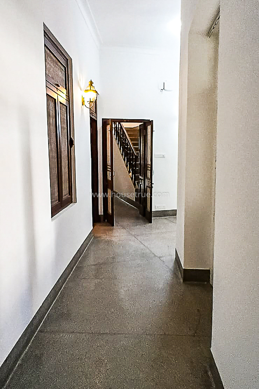 4 BHK Flat For Rent in Jangpura Extension