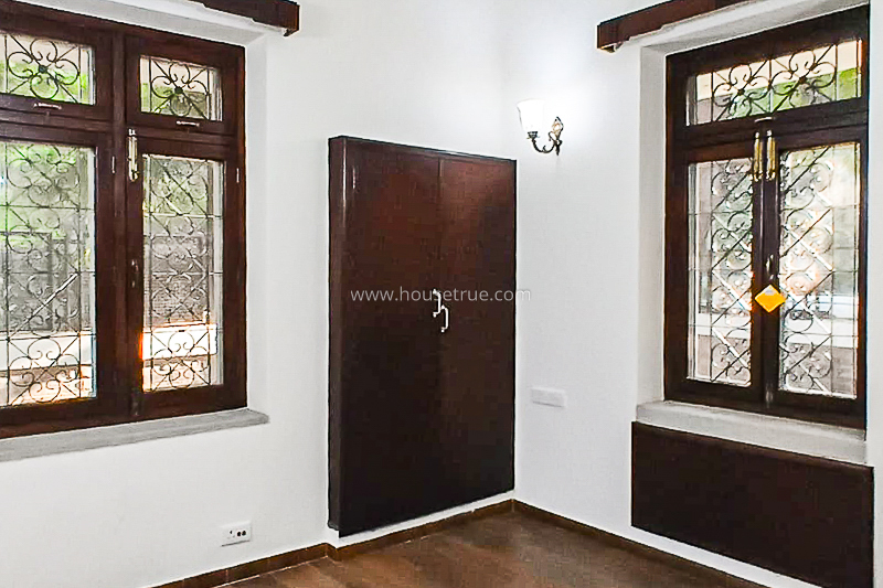 4 BHK Flat For Rent in Jangpura Extension