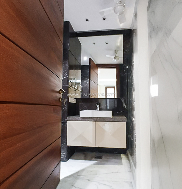 4 BHK Flat For Rent in Defence Colony