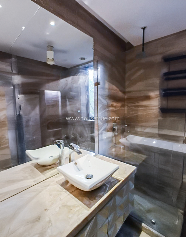 4 BHK Flat For Rent in Defence Colony