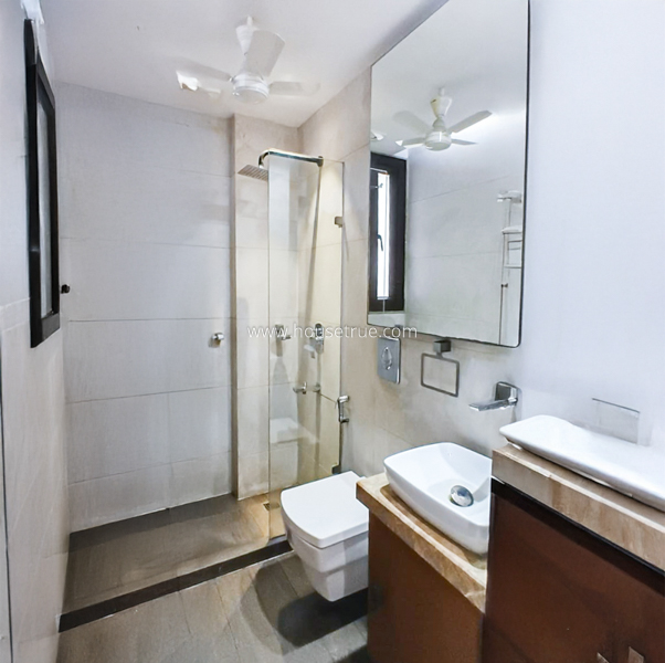 4 BHK Flat For Rent in Defence Colony