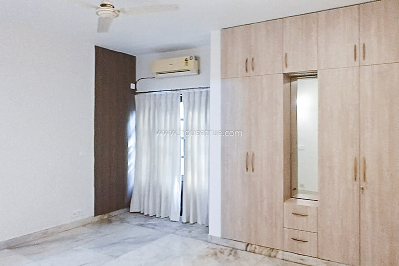 3 BHK Flat For Rent in Defence Colony