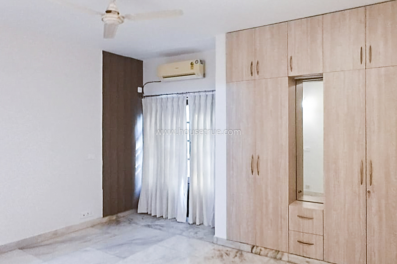 3 BHK Flat For Rent in Defence Colony