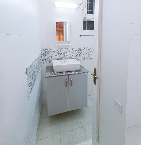 3 BHK Flat For Rent in Defence Colony