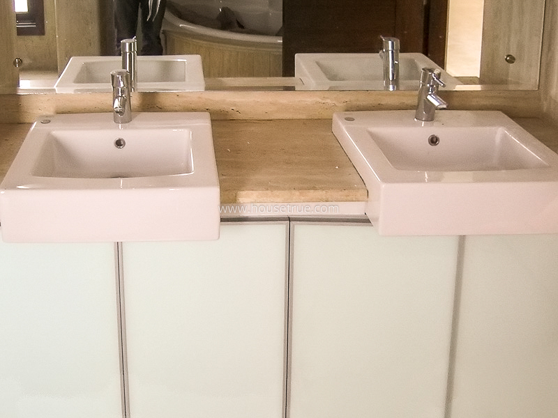 4 BHK Flat For Sale in Vasant Vihar