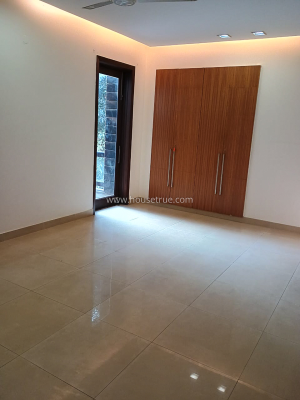 4 BHK Flat For Sale in Vasant Vihar