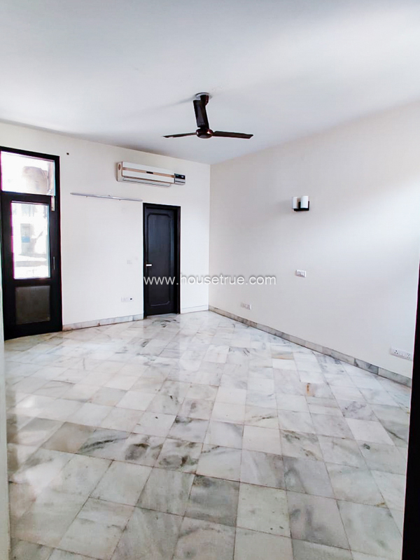 3 BHK Flat For Rent in Defence Colony