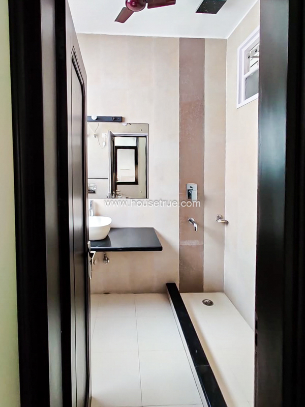 3 BHK Flat For Rent in Defence Colony