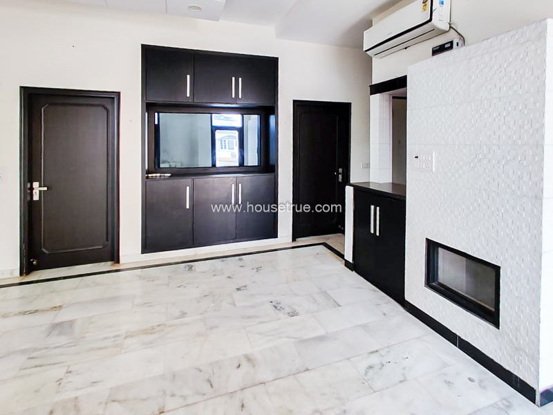 3 BHK Flat For Rent in Defence Colony