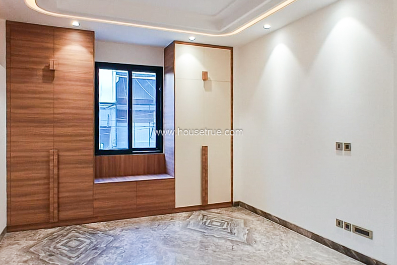 3 BHK Flat For Rent in Defence Colony