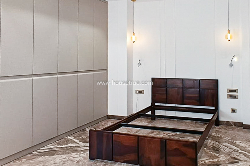 3 BHK Flat For Rent in Defence Colony