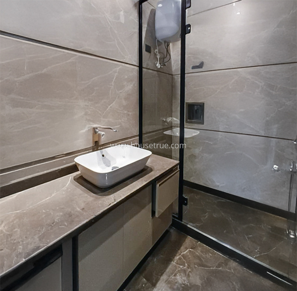 3 BHK Flat For Rent in Defence Colony