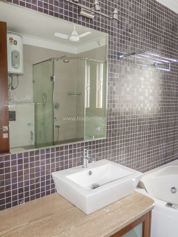 3 BHK Flat For Rent in Defence Colony