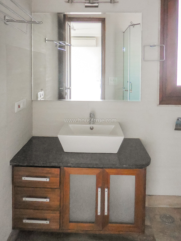 3 BHK Flat For Rent in Defence Colony