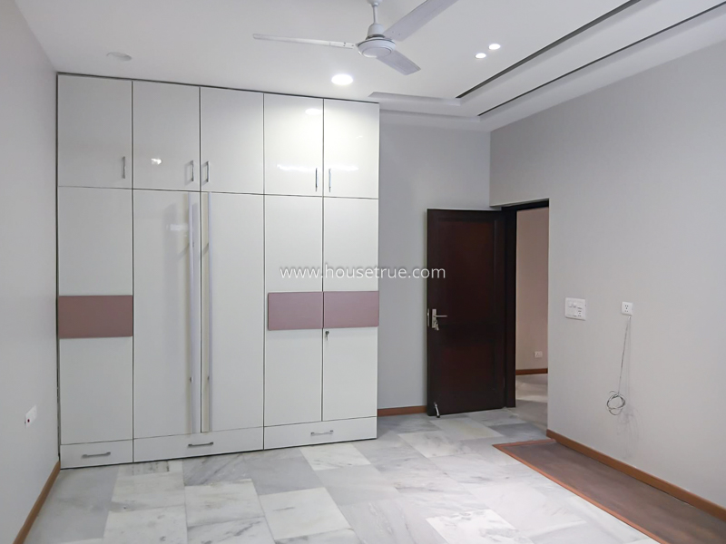 3 BHK Flat For Rent in Defence Colony