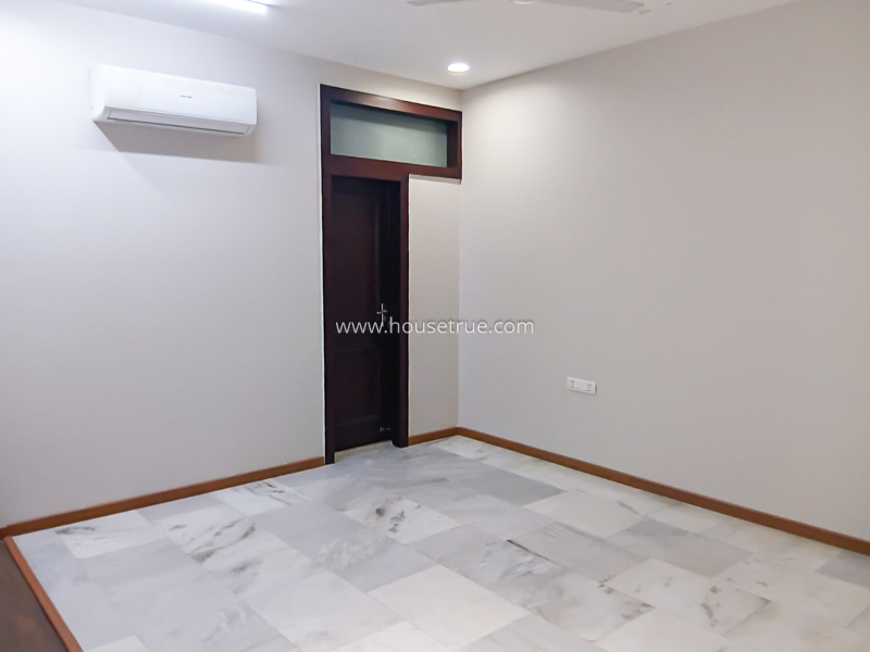 3 BHK Flat For Rent in Defence Colony