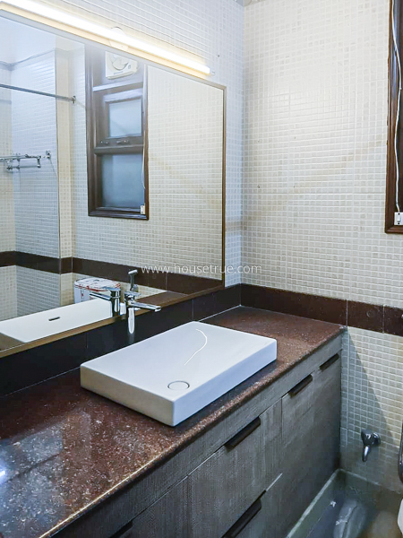 3 BHK Flat For Rent in Defence Colony