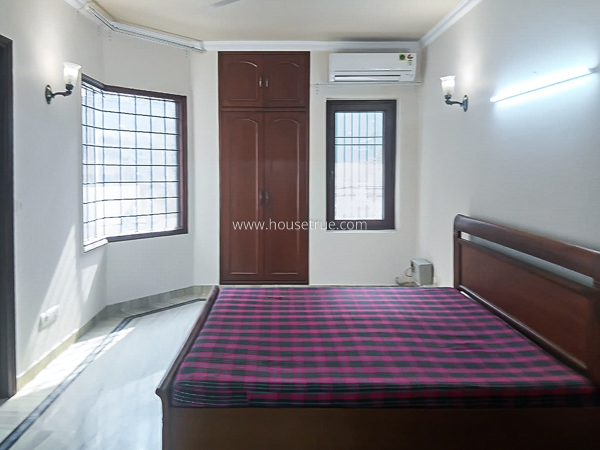 3 BHK Flat For Rent in Defence Colony