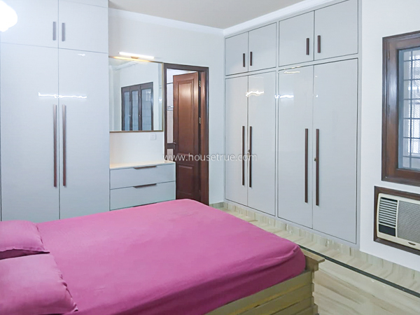 3 BHK Flat For Rent in Defence Colony