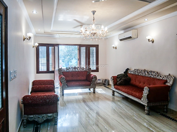 3 BHK Flat For Rent in Defence Colony