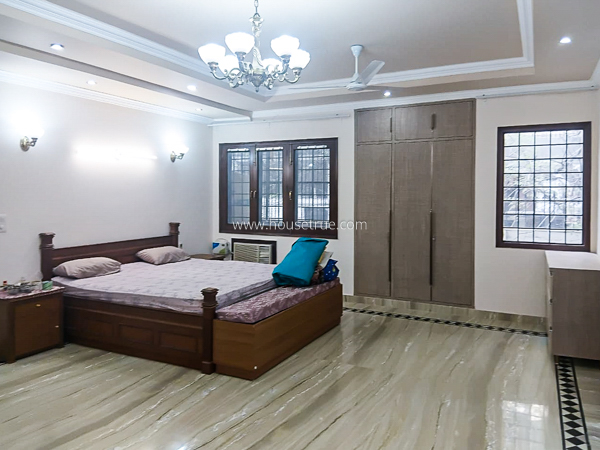 3 BHK Flat For Rent in Defence Colony