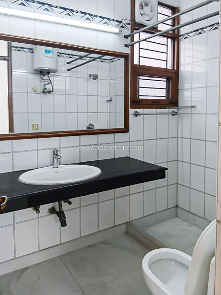 3 BHK Flat For Rent in Defence Colony