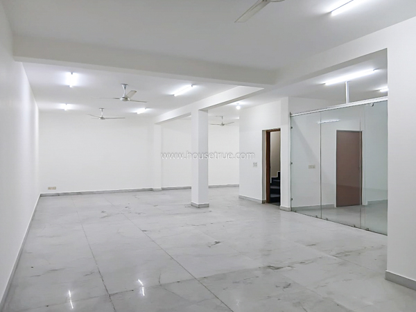 3 BHK Flat For Rent in Defence Colony