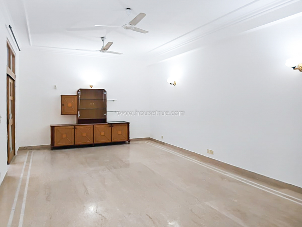 3 BHK Flat For Rent in Defence Colony