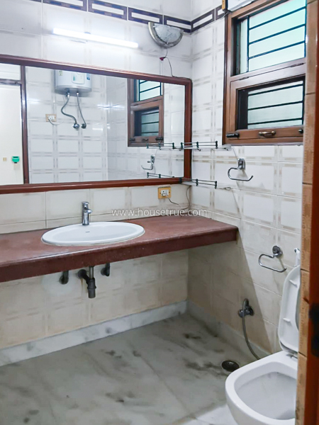 3 BHK Flat For Rent in Defence Colony