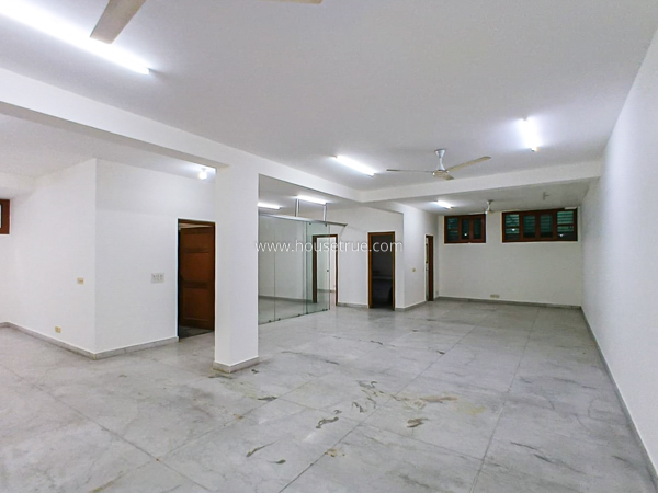 3 BHK Flat For Rent in Defence Colony