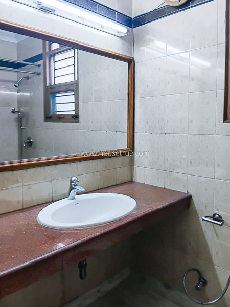 3 BHK Flat For Rent in Defence Colony